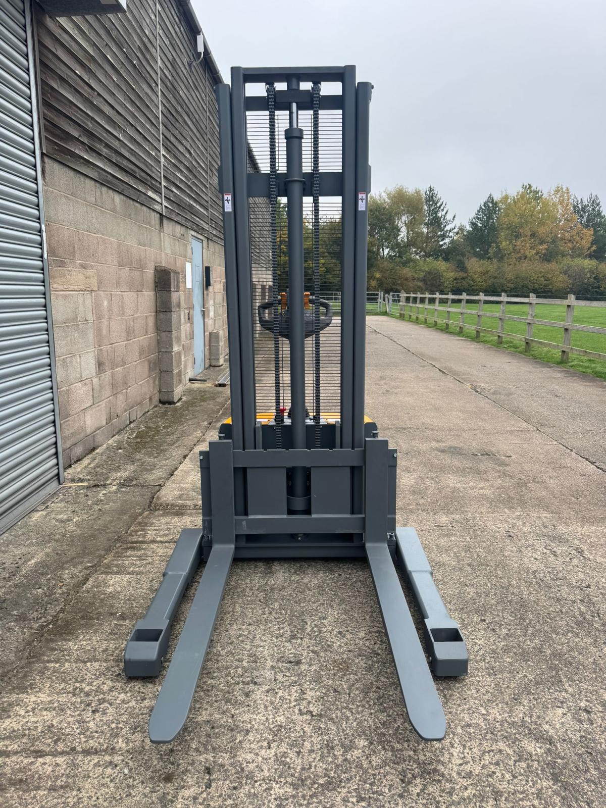 Electric Ride On Pallet Stacker 1500kg Lift Capacity 4.5m Lift Height image 16