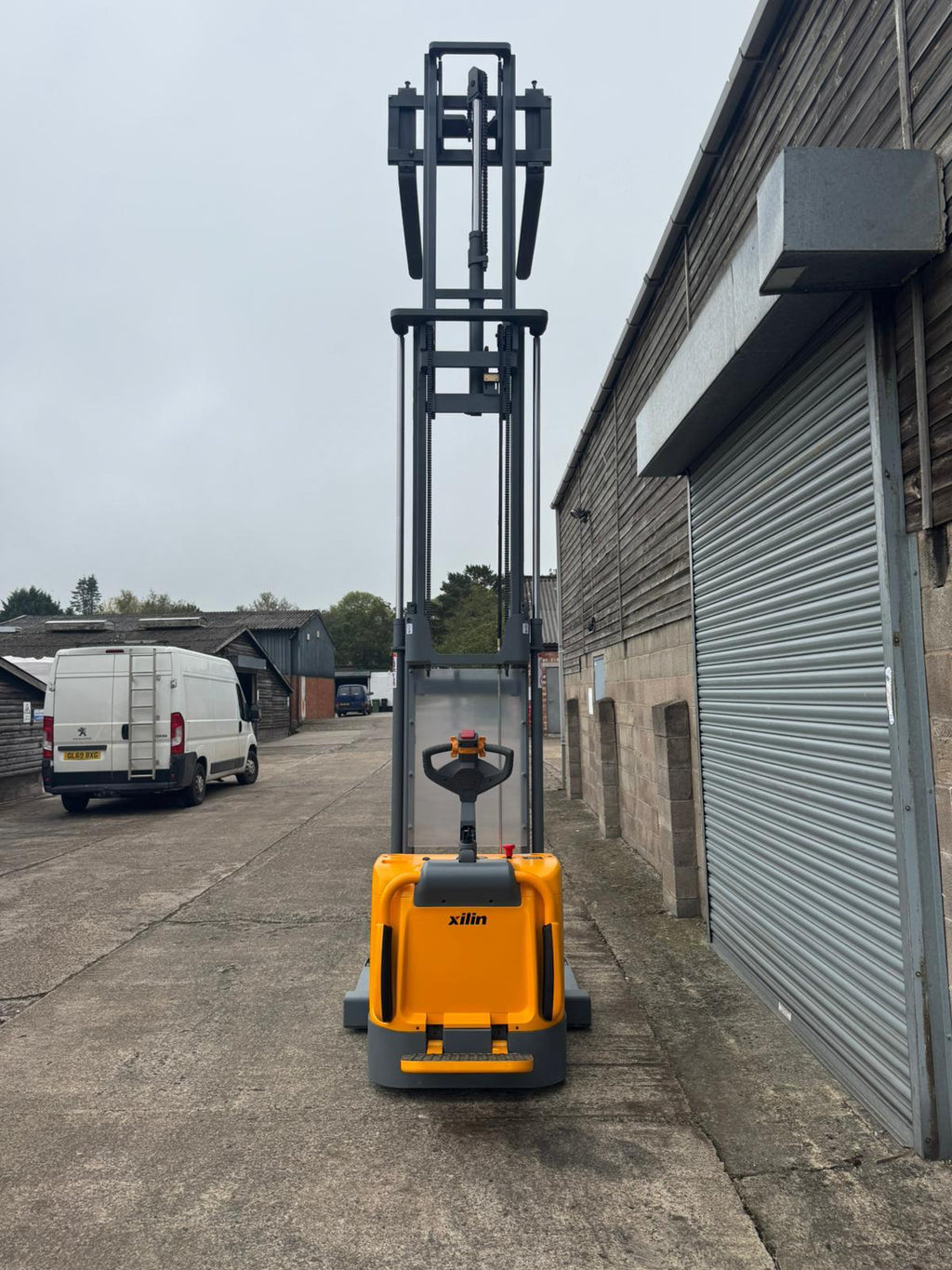 Electric Ride On Pallet Stacker 1500kg Lift Capacity 4.5m Lift Height image 9