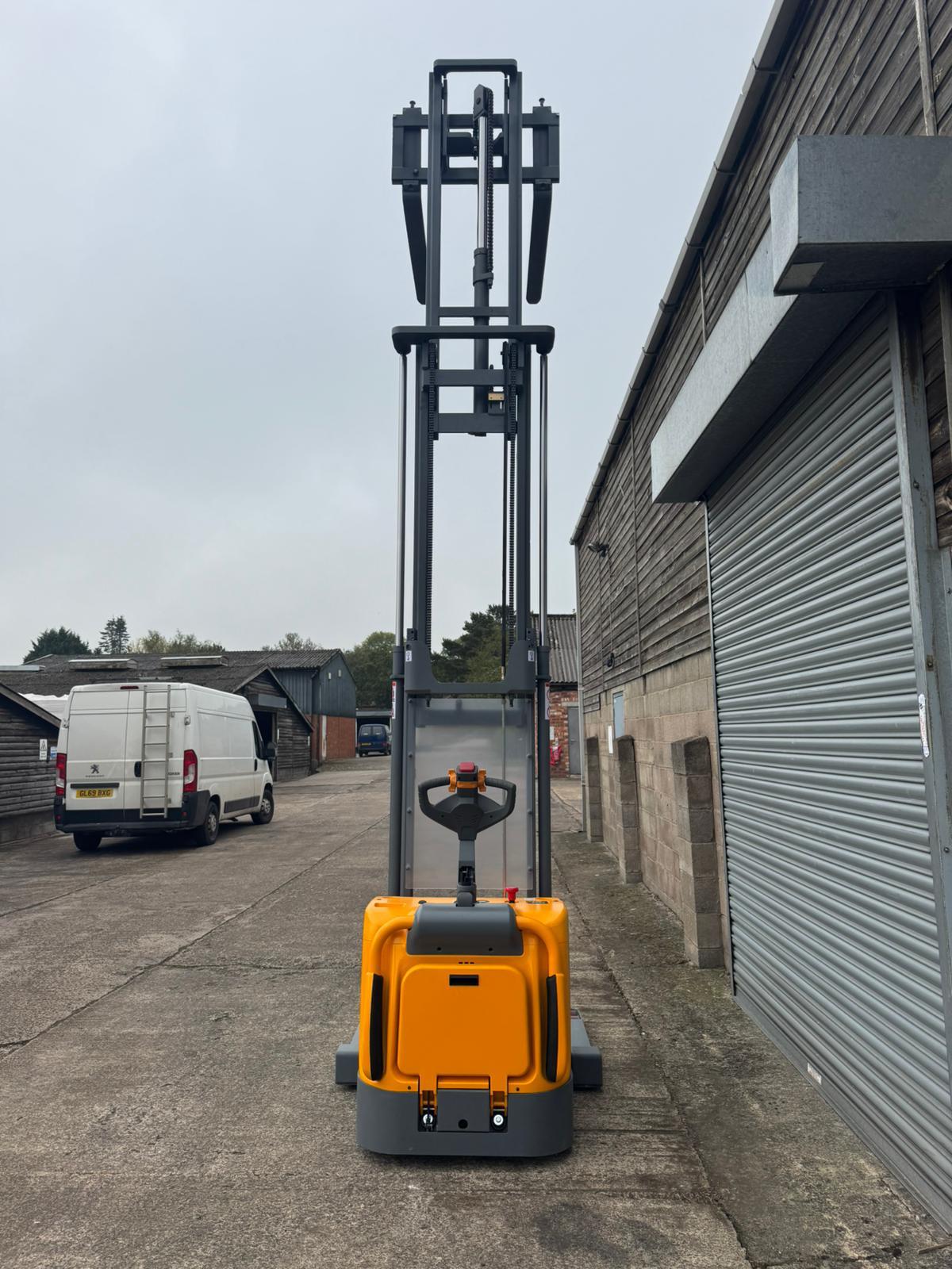Electric Ride On Pallet Stacker 1500kg Lift Capacity 4.5m Lift Height image 1