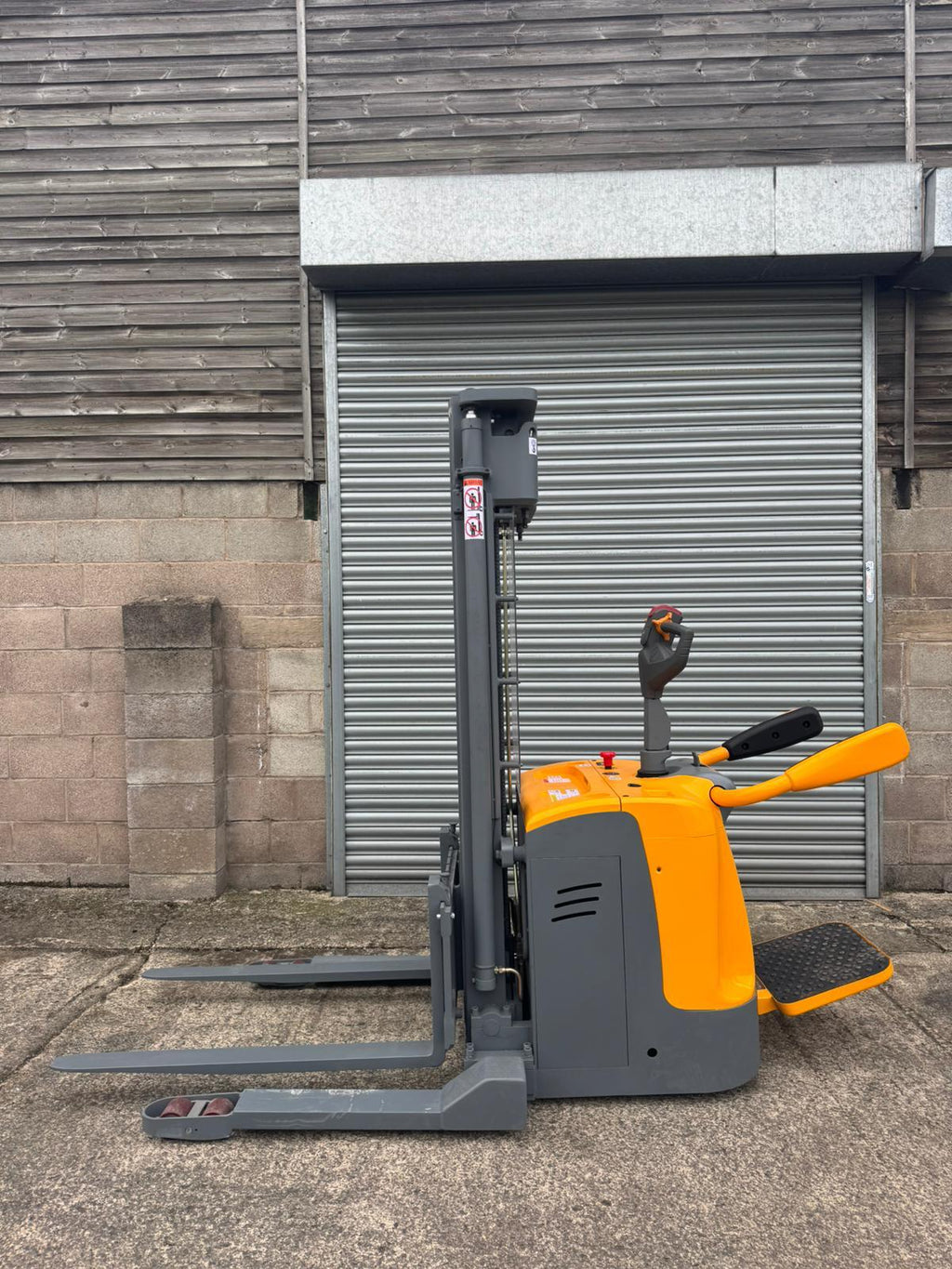 Electric Ride On Pallet Stacker 1500kg Lift Capacity 4.5m Lift Height image 17