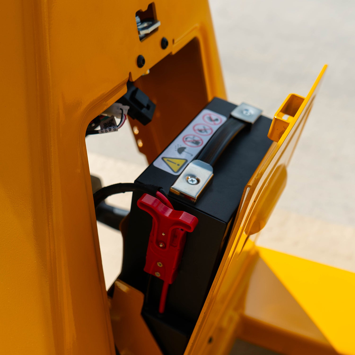 Electric Pallet Truck 1500kg – 24V Lithium-ion image 4