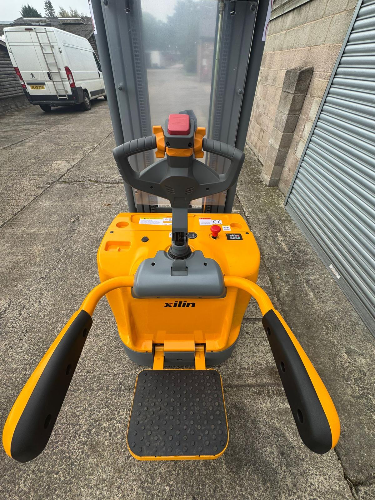 Electric Ride On Pallet Stacker 1500kg Lift Capacity 4.5m Lift Height image 8