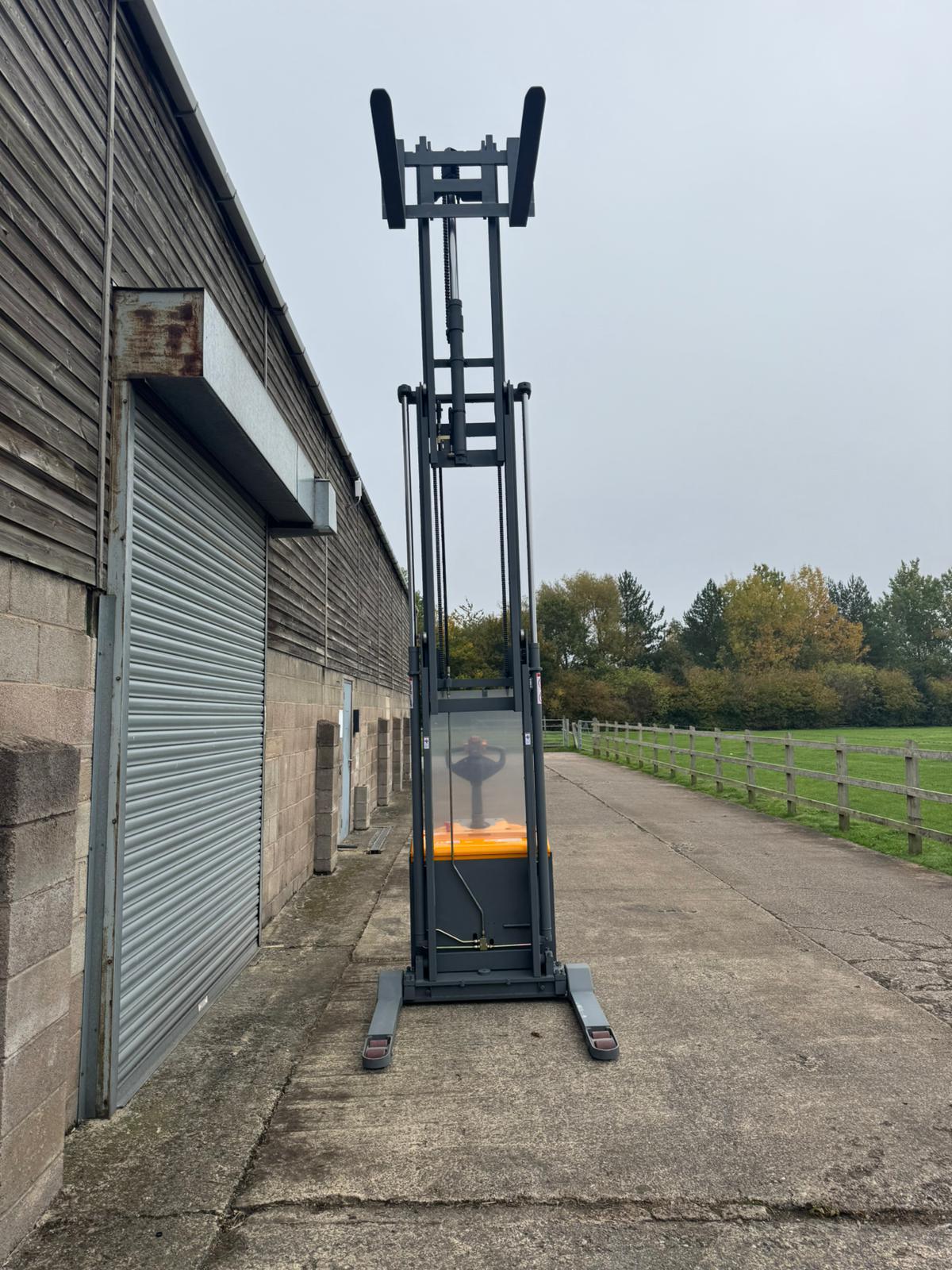 Electric Ride On Pallet Stacker 1500kg Lift Capacity 4.5m Lift Height image 6