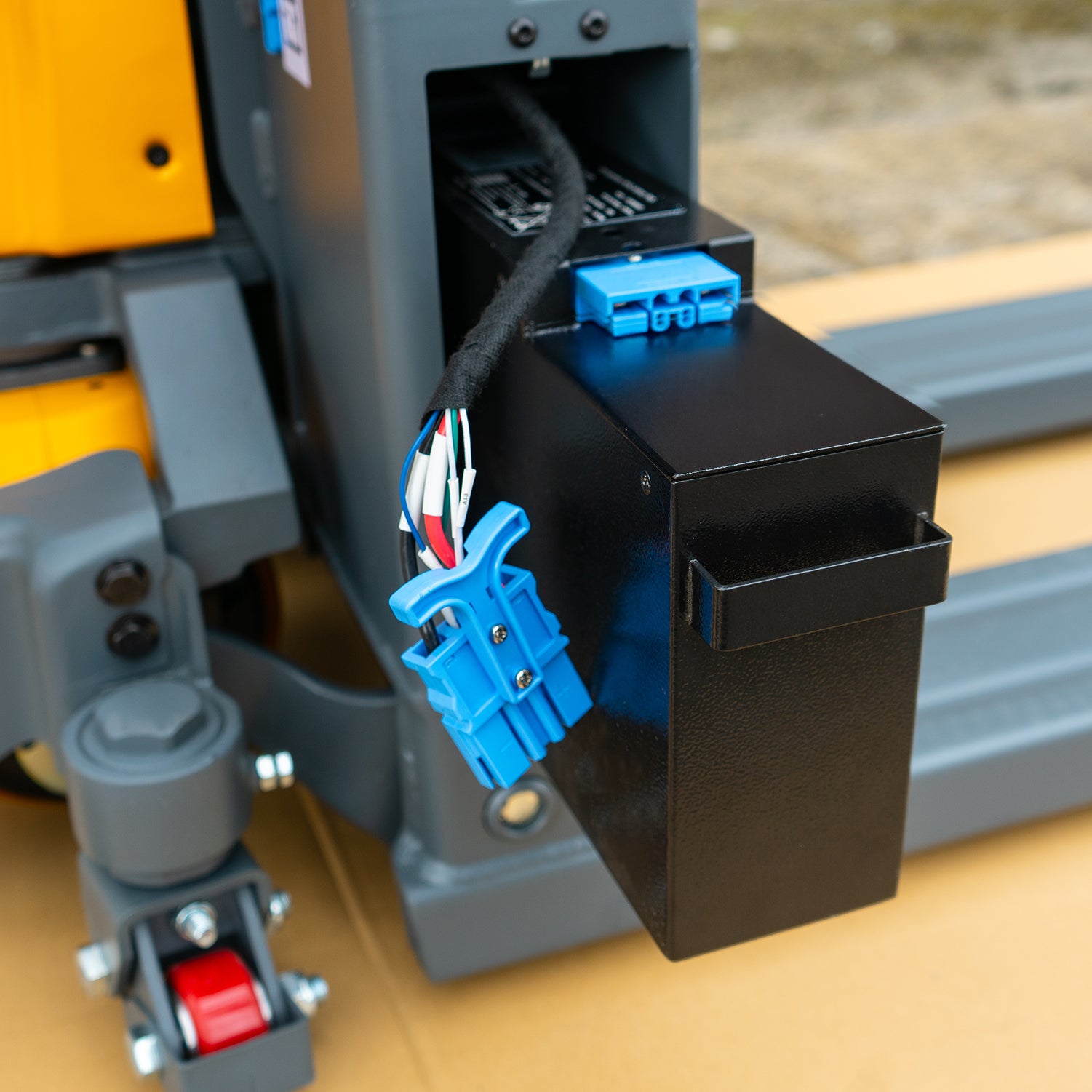 Electric Pallet Truck 1500kg 24V Lithium-ion image 7