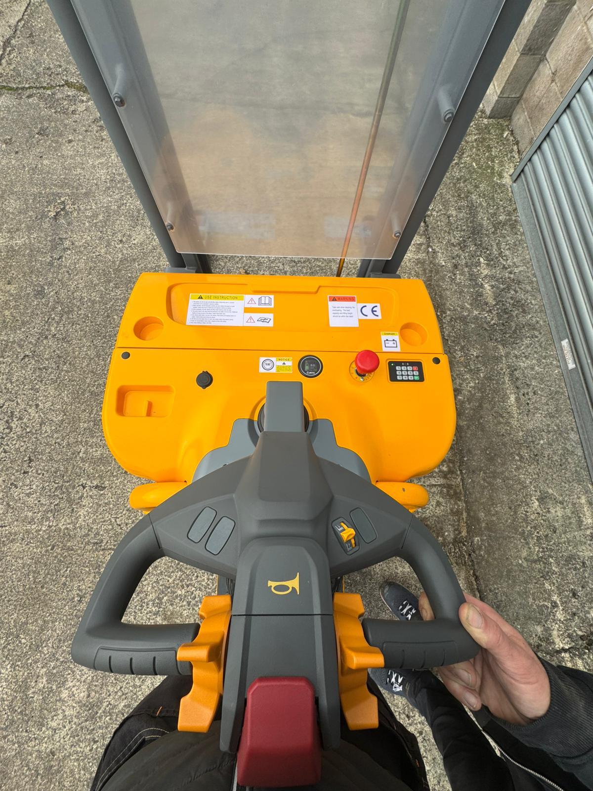 Electric Ride On Pallet Stacker 1500kg Lift Capacity 4.5m Lift Height image 5