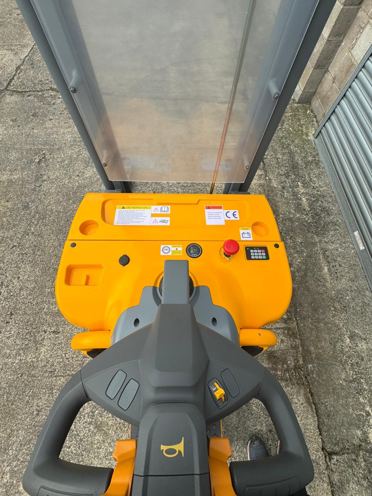 Electric Ride On Pallet Stacker 1500kg Lift Capacity 4.5m Lift Height image 18