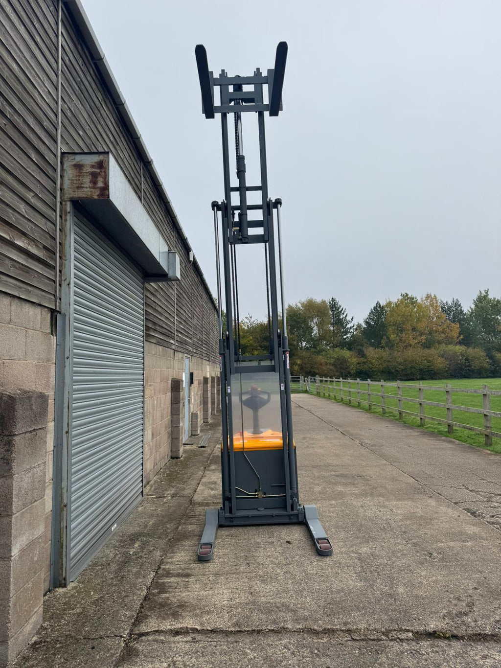 Electric Ride On Pallet Stacker 1500kg Lift Capacity 4.5m Lift Height image 12